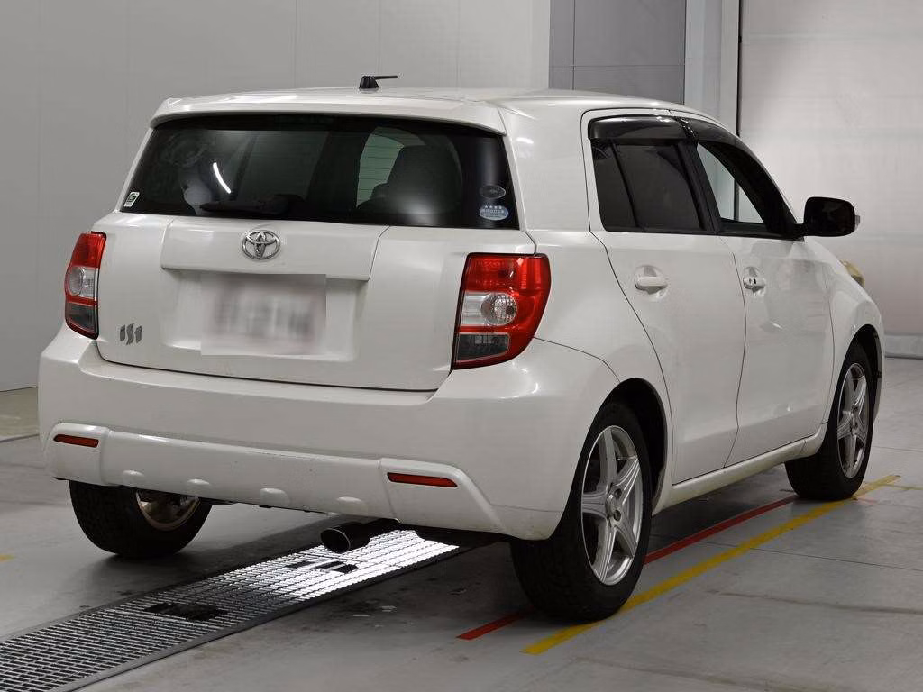 TOYOTA IST