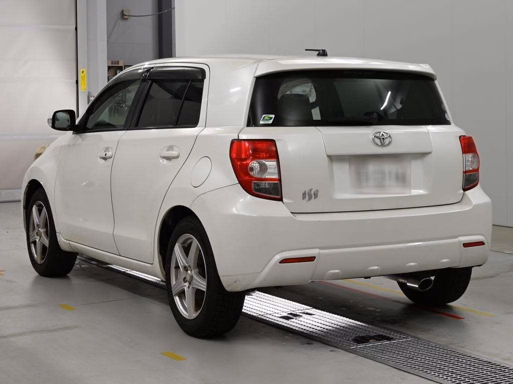 TOYOTA IST