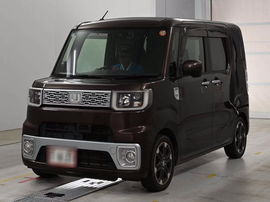 DAIHATSU WAKE