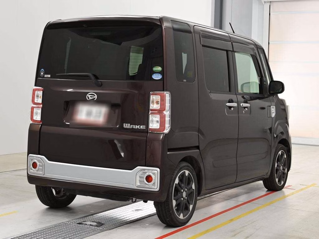 DAIHATSU WAKE