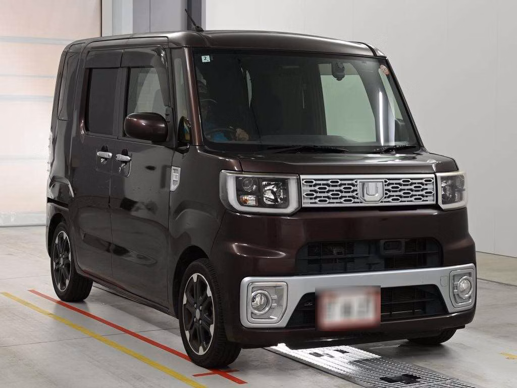 DAIHATSU WAKE