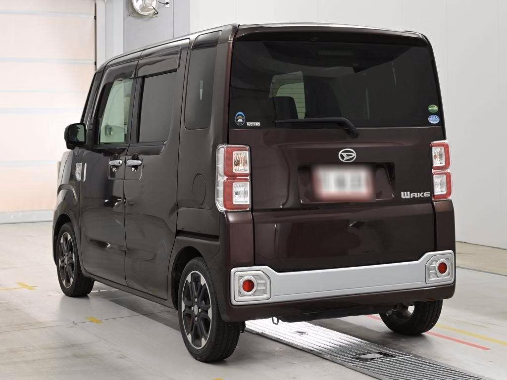 DAIHATSU WAKE