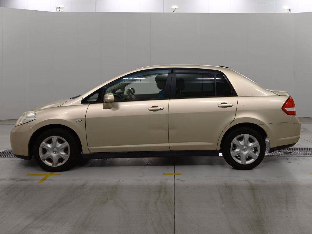 NISSAN TIIDA LATIO