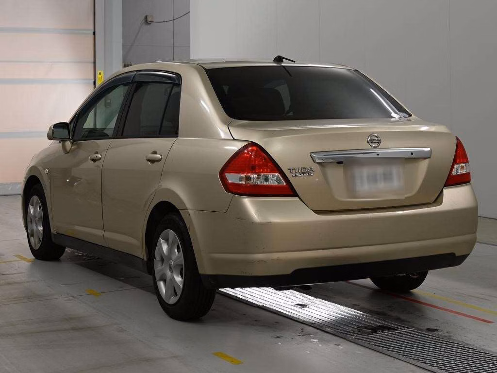 NISSAN TIIDA LATIO