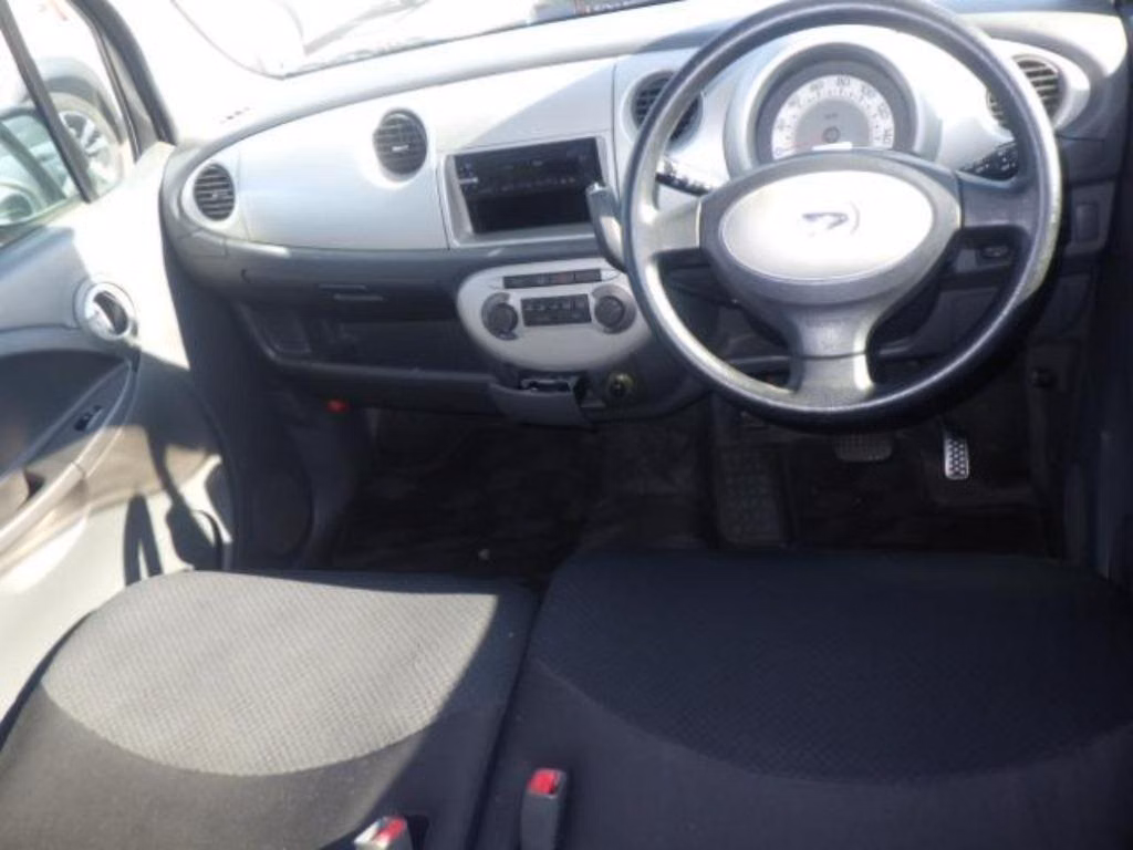 DAIHATSU MOVE LATTE