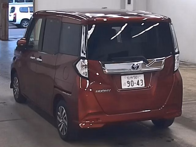 TOYOTA ROOMY