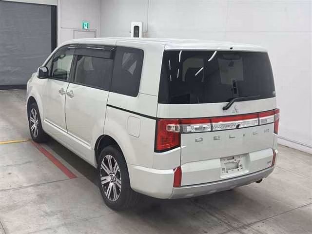 MITSUBISHI DELICA D:5