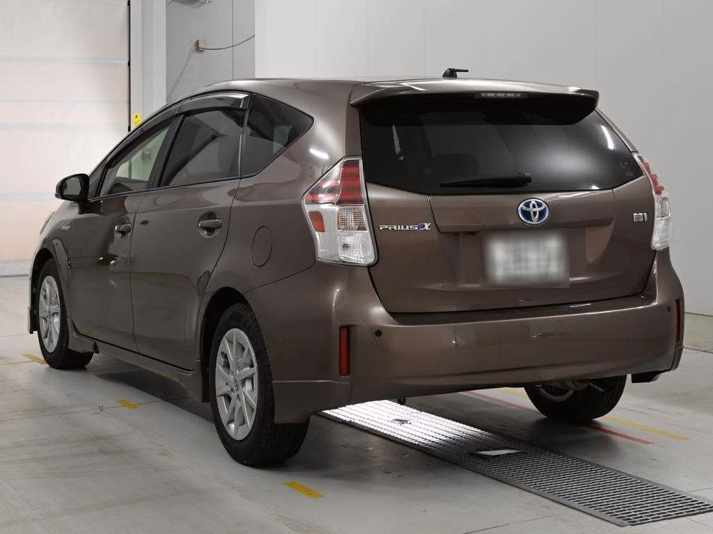 TOYOTA PRIUS ALPHA