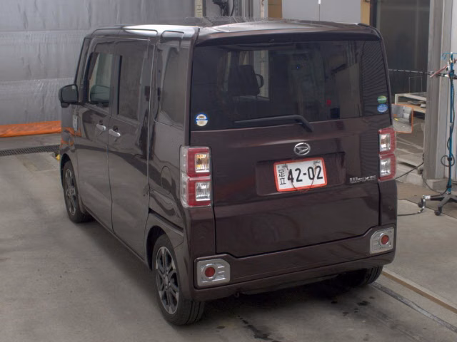 DAIHATSU WAKE
