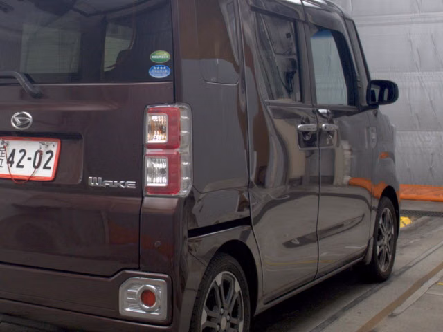 DAIHATSU WAKE