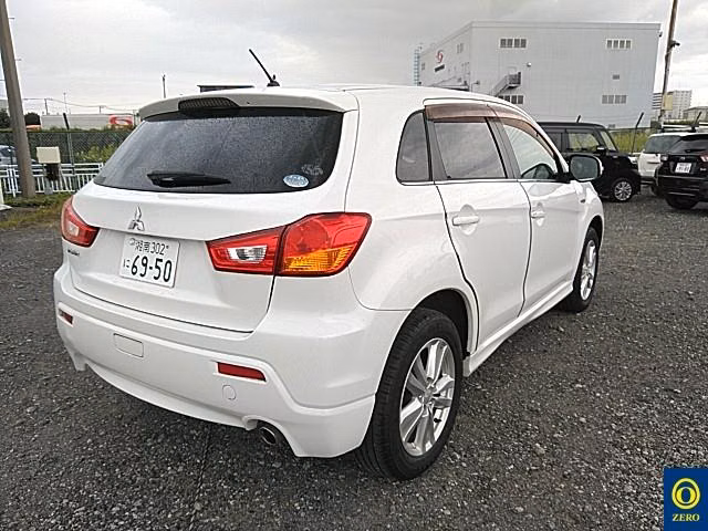 MITSUBISHI RVR