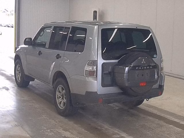 MITSUBISHI PAJERO