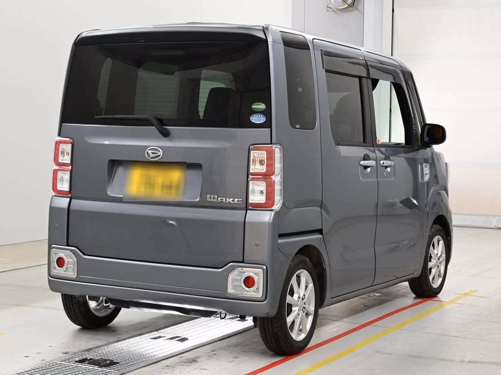 DAIHATSU WAKE