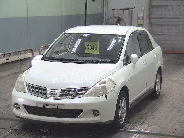 NISSAN TIIDA LATIO