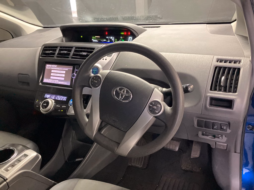 TOYOTA PRIUS ALPHA
