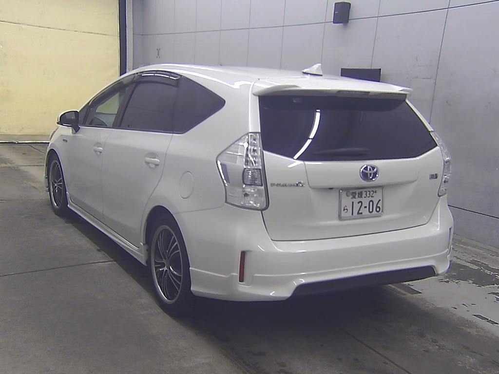 TOYOTA PRIUS ALPHA