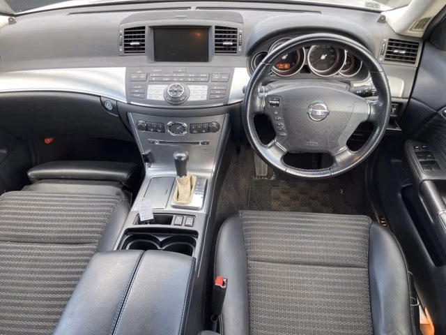 NISSAN FUGA