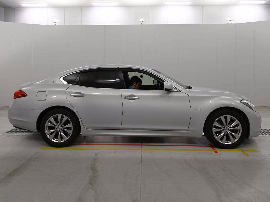 NISSAN FUGA