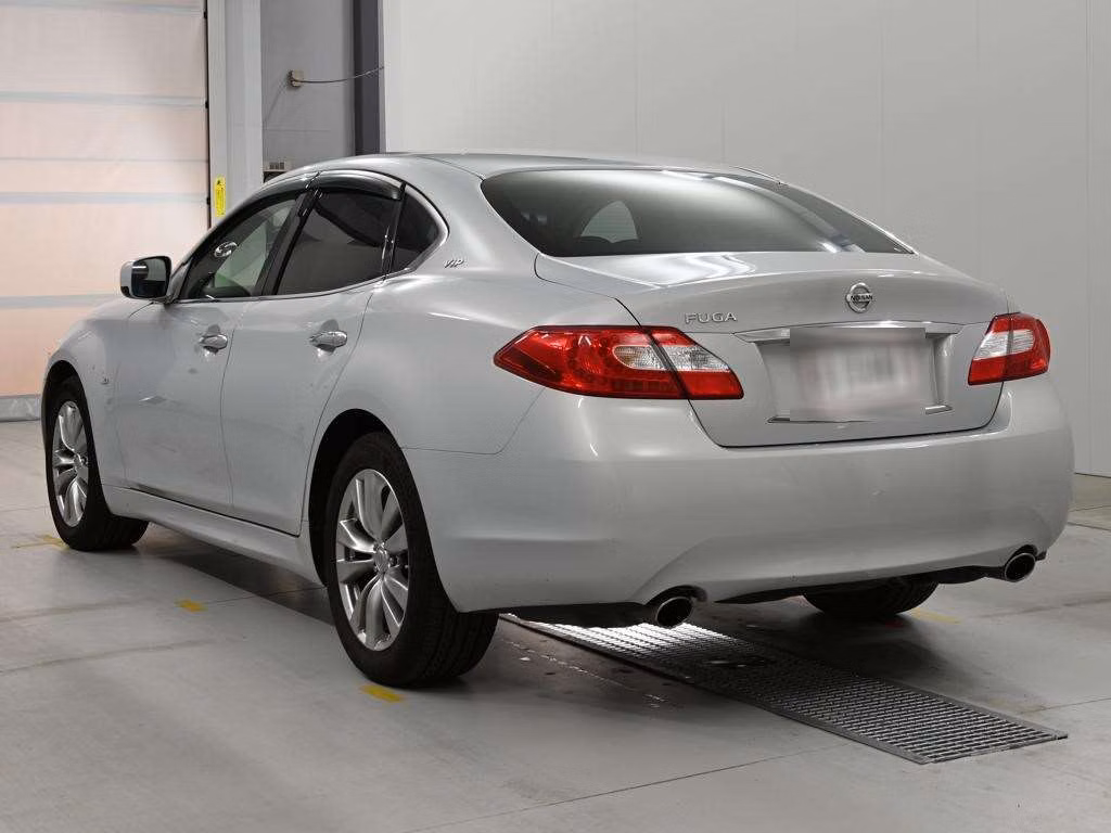 NISSAN FUGA