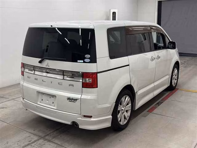 MITSUBISHI DELICA D:5