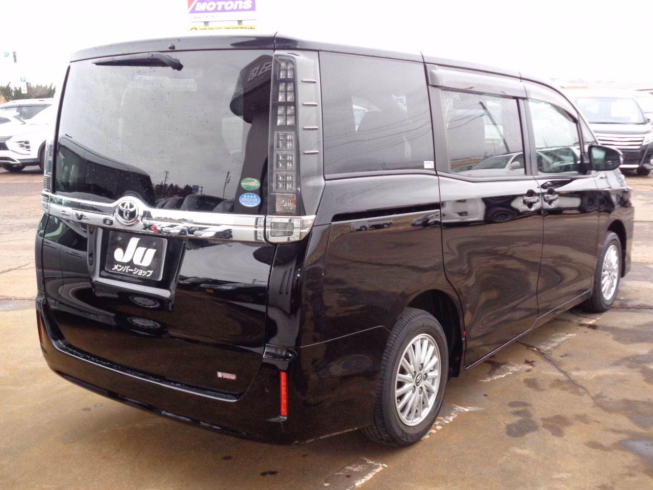 TOYOTA VOXY