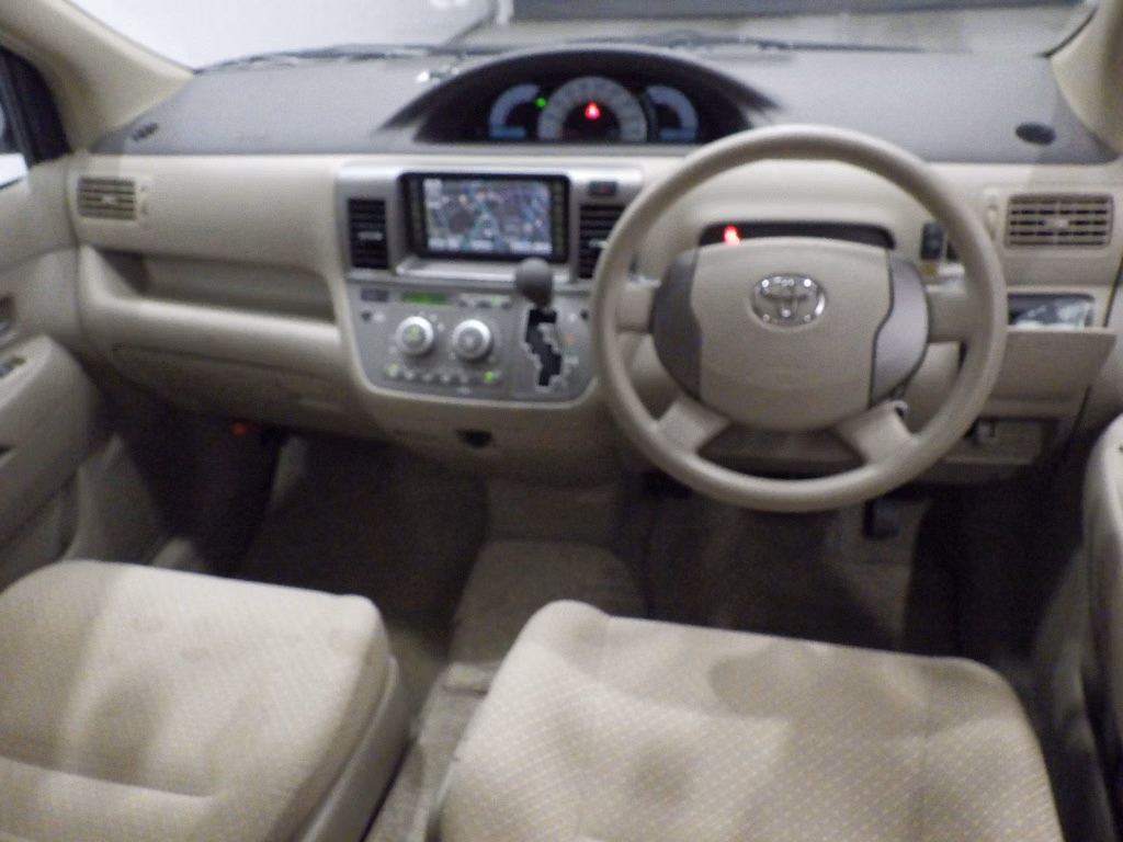 TOYOTA RAUM