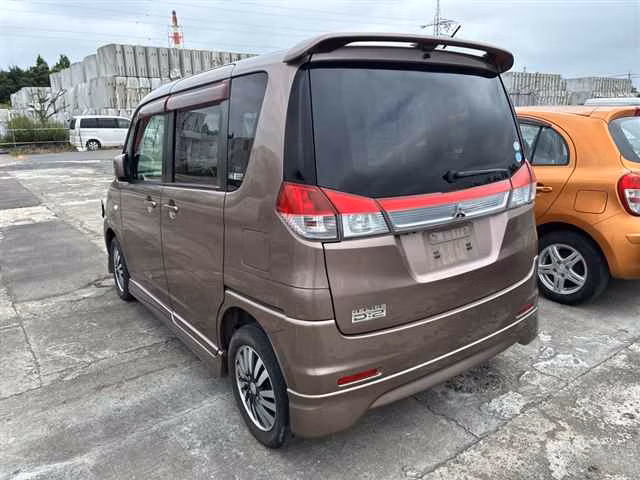 MITSUBISHI DELICA D:2