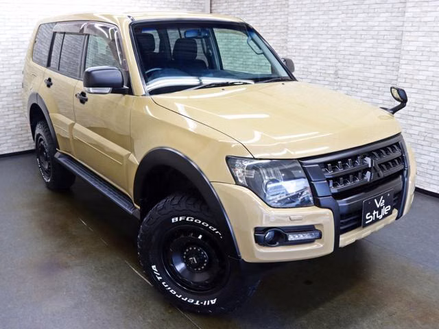 MITSUBISHI PAJERO