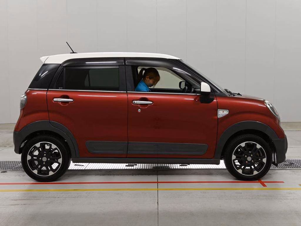 DAIHATSU CAST