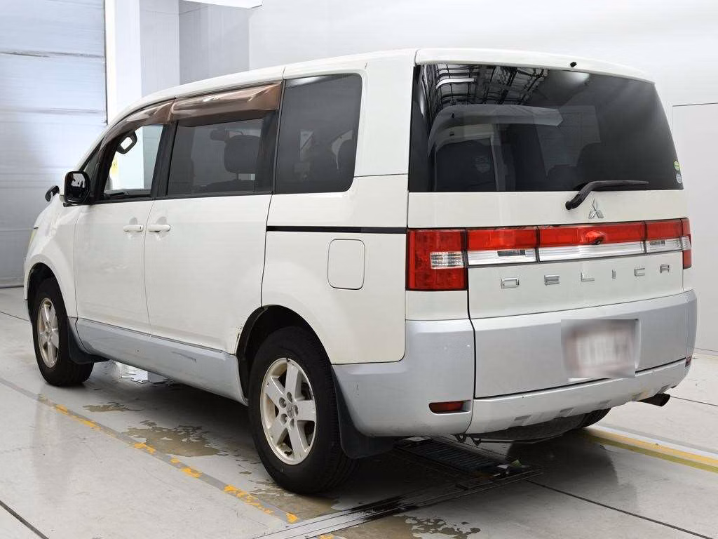 MITSUBISHI DELICA D:5