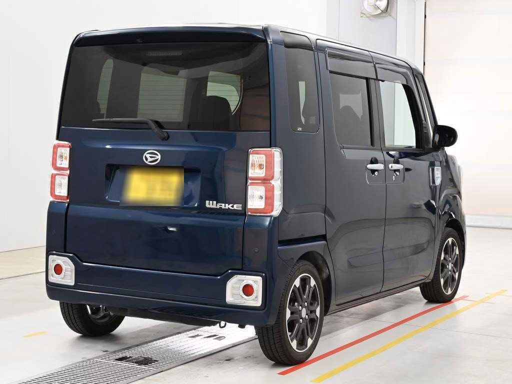 DAIHATSU WAKE