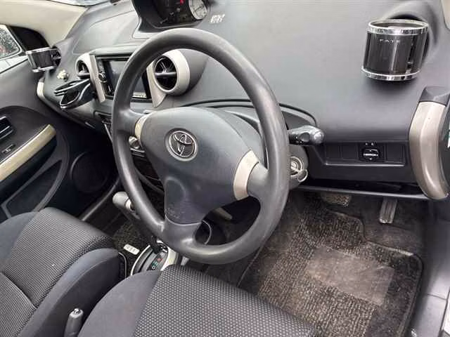 TOYOTA IST