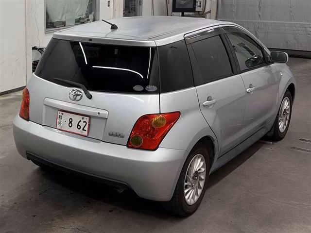 TOYOTA IST