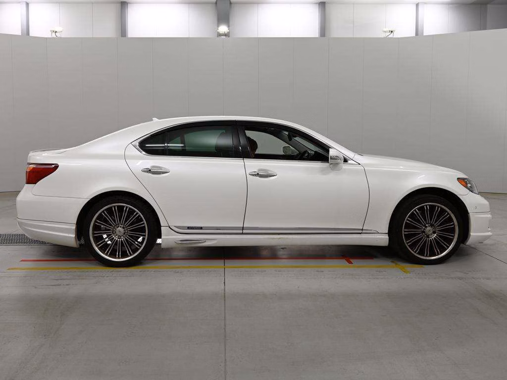 LEXUS LS600H