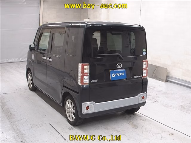 DAIHATSU WAKE