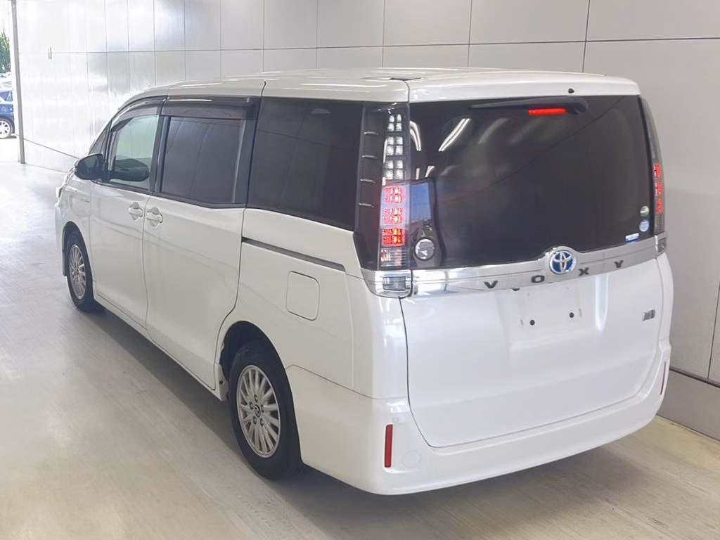 TOYOTA VOXY