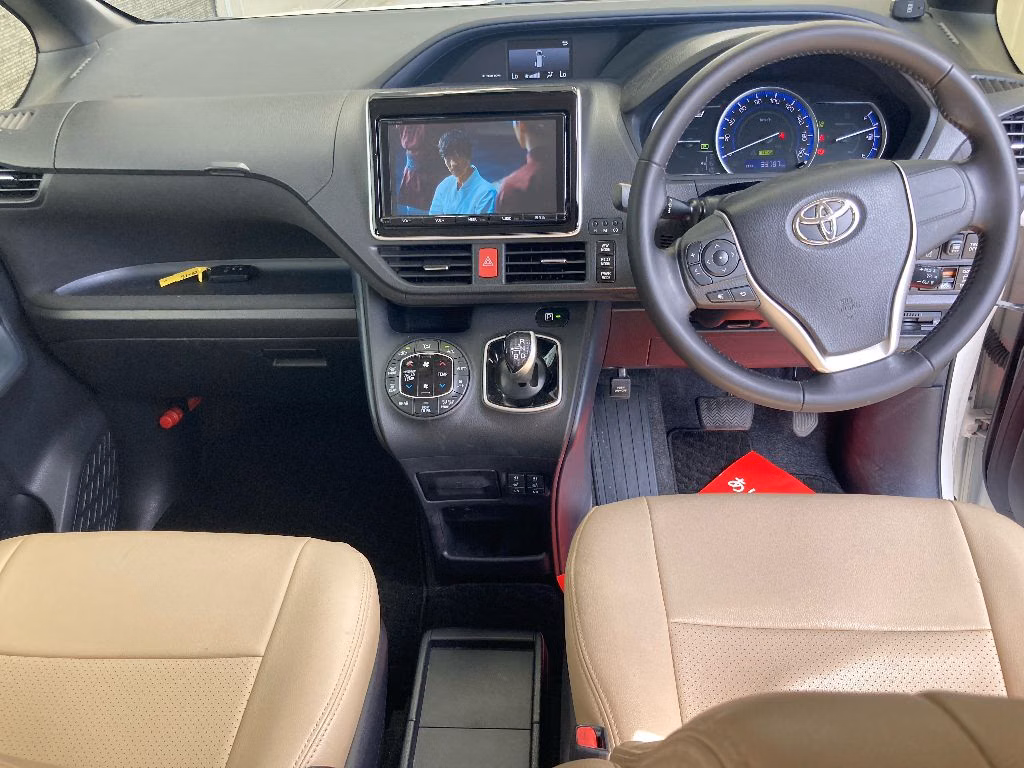 TOYOTA VOXY