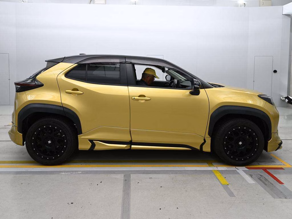 TOYOTA YARIS CROSS