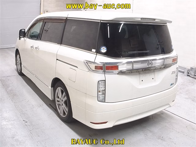 NISSAN ELGRAND