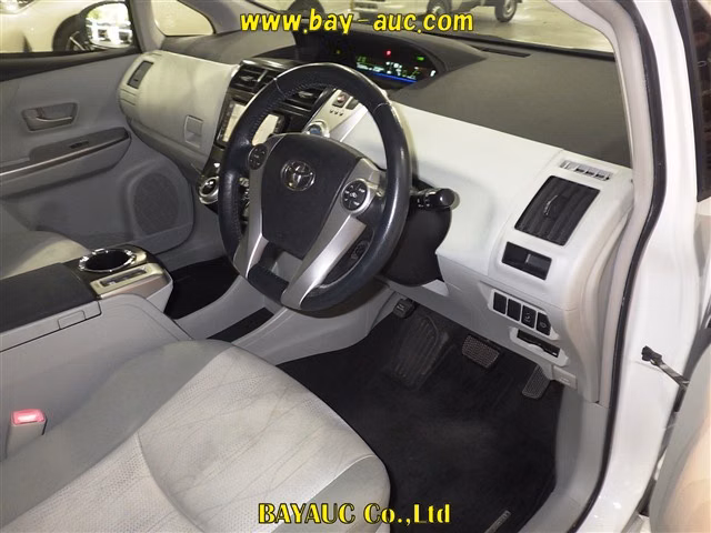 TOYOTA PRIUS ALPHA