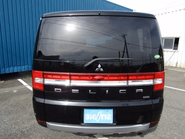 MITSUBISHI DELICA D:5