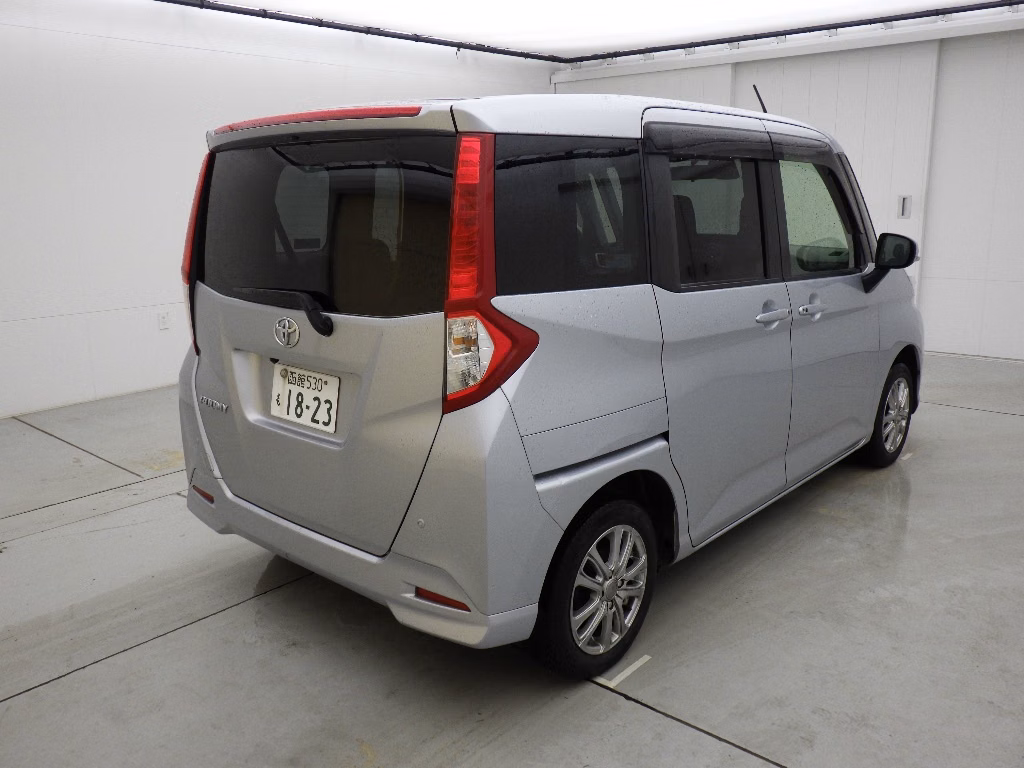 TOYOTA ROOMY
