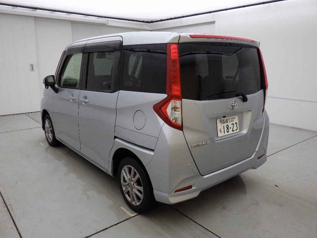 TOYOTA ROOMY