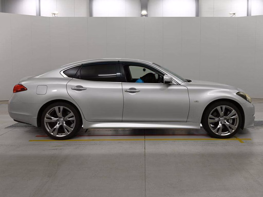 NISSAN FUGA