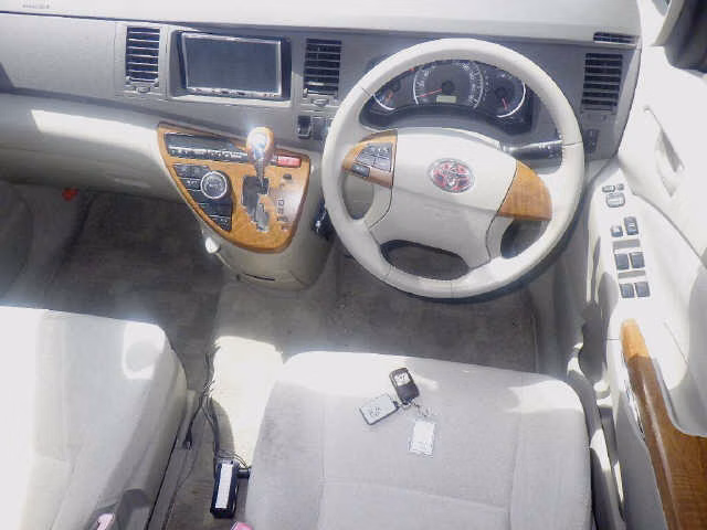 TOYOTA ISIS