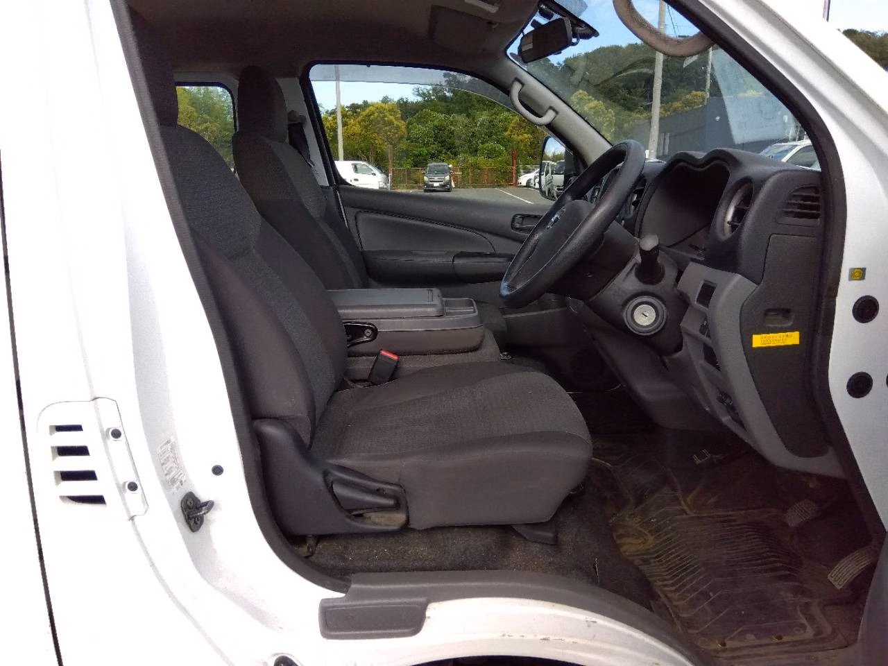 NISSAN NV350 CARAVAN