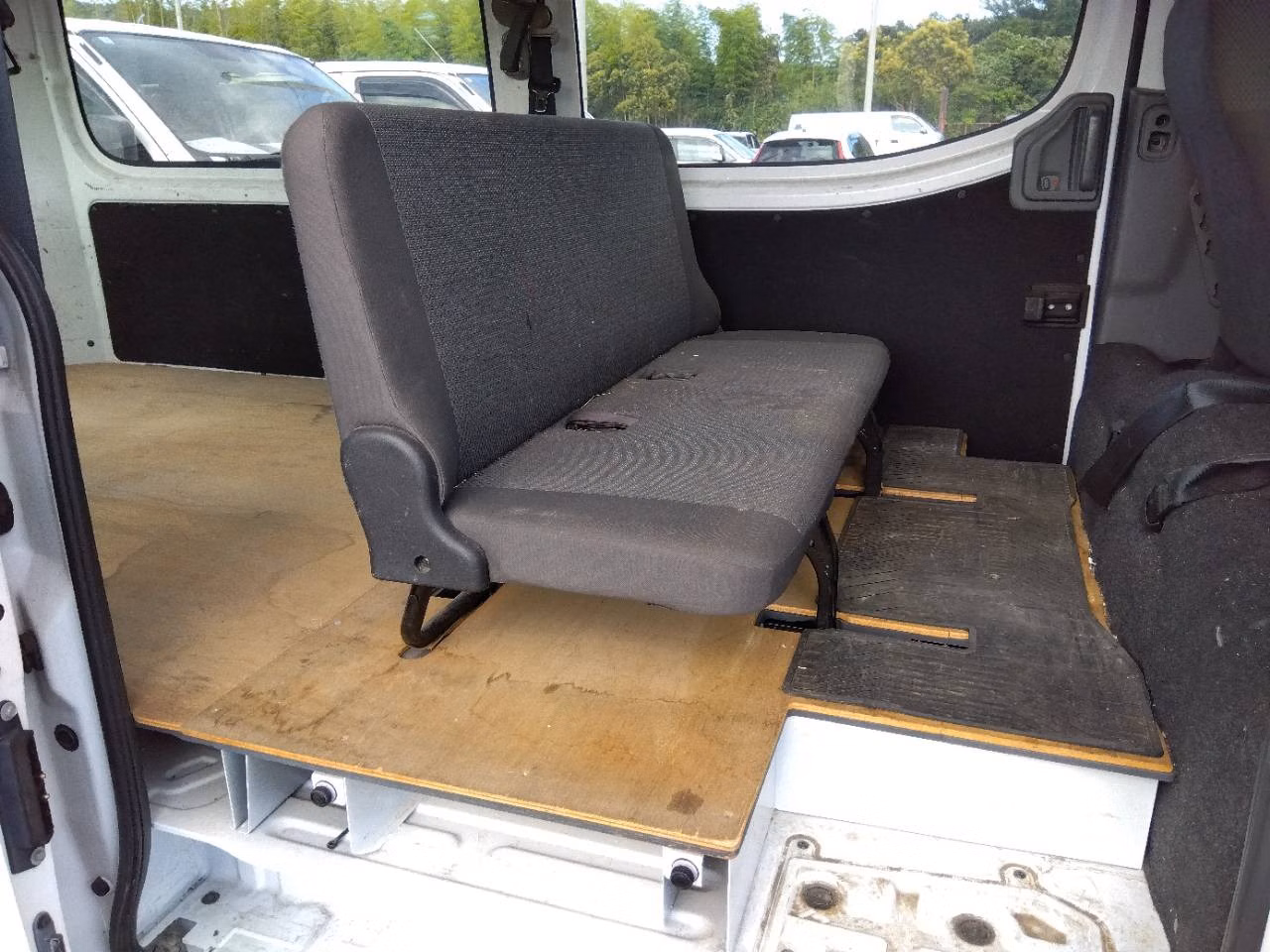 NISSAN NV350 CARAVAN