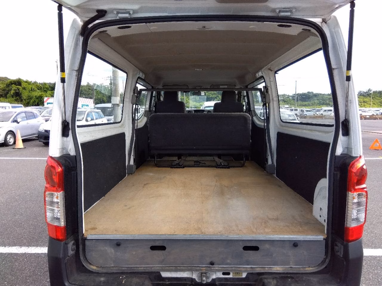 NISSAN NV350 CARAVAN