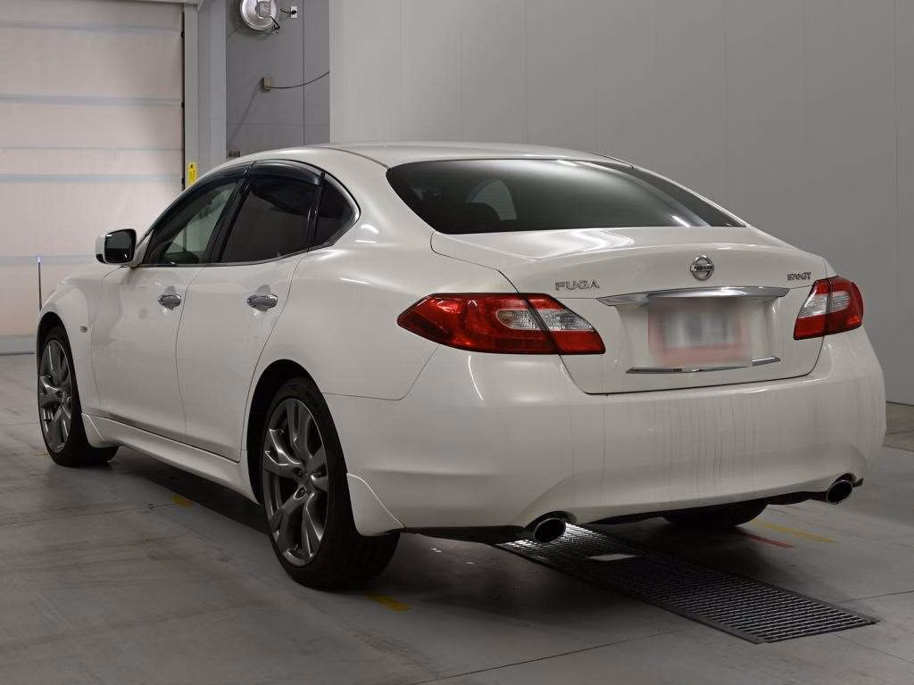 NISSAN FUGA