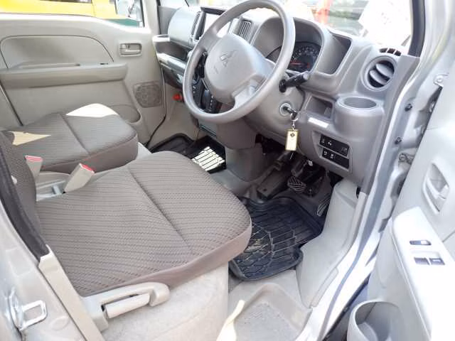 MITSUBISHI MINICAB